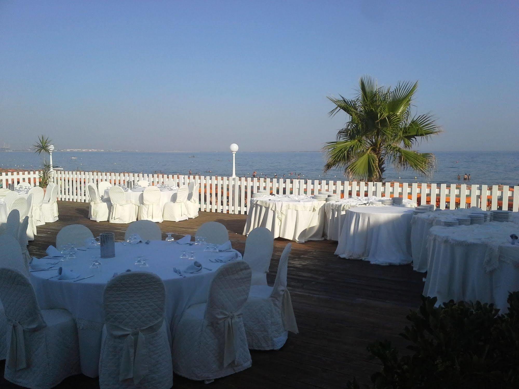 Lido Impero Hotel Massafra Exterior photo